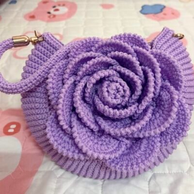 กระเป๋าถักลายดอกกุหลาบ สีม่วง